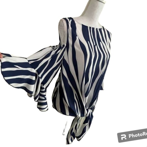 Relaxed Flowy Breezy Front Tie Cold Shoulder Summer Top - Picture 15 of 16